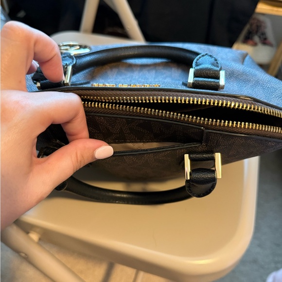 Micheal Kors Small Bag - Picture 7 of 14